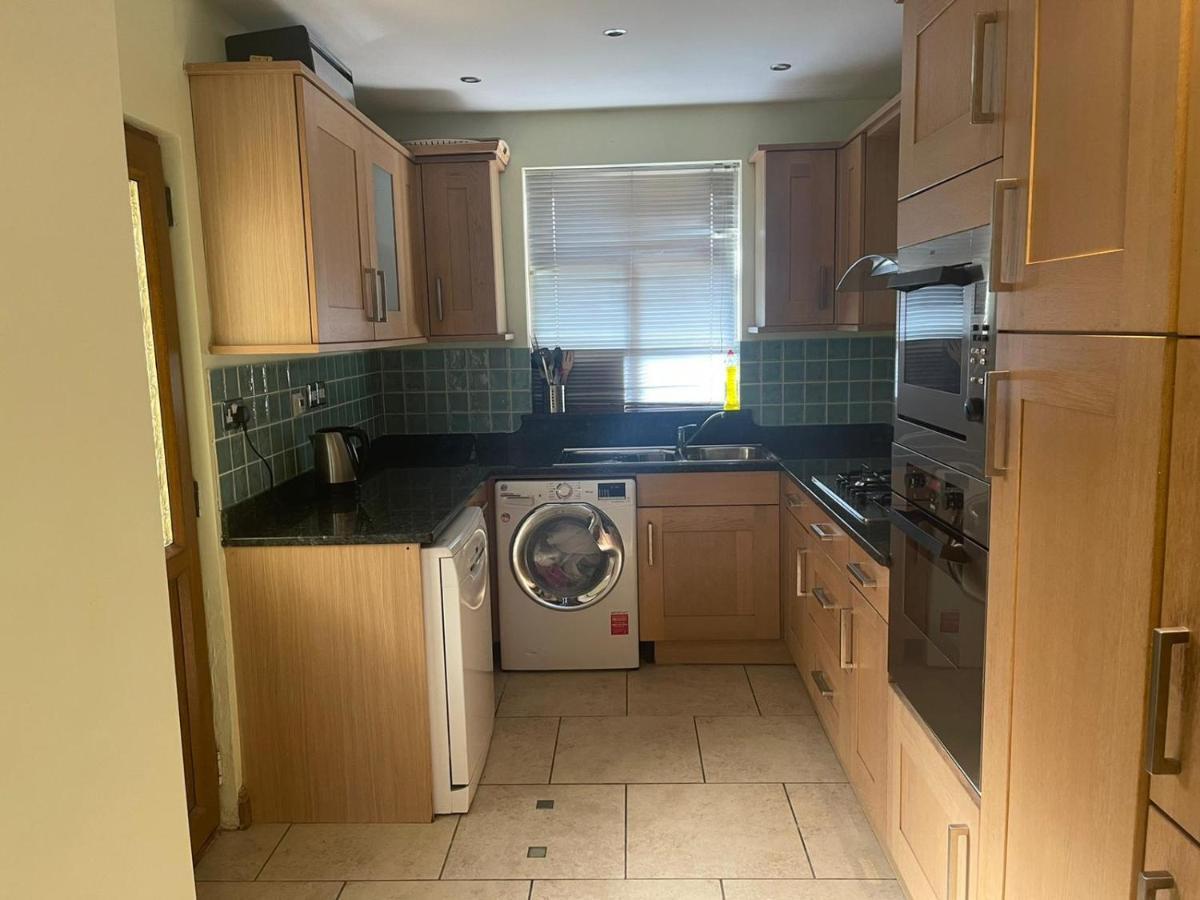 Shared House On Southmead 호텔 브리스틀 외부 사진