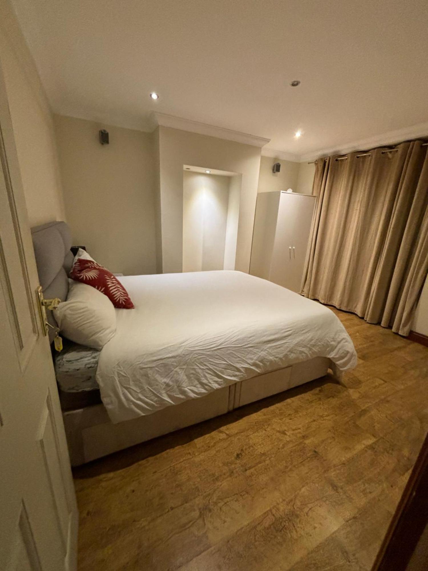 Shared House On Southmead 호텔 브리스틀 외부 사진
